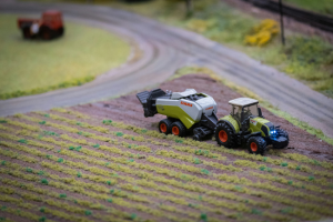 tracteur dans un champ