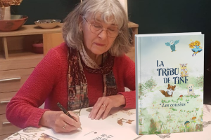 Photos de Martine Thomas dédicaçant son livre